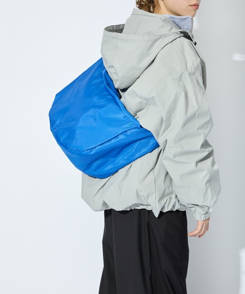 meltum(メルタム)の「【ZOZO限定】ROUND SHOULDER BAG(ショルダーバッグ・メンズ・ブラック/ブルー/オリーブ/アイボリー・FREE)」の8枚目の写真