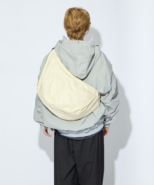 meltum(メルタム)の「【ZOZO限定】ROUND SHOULDER BAG(ショルダーバッグ・メンズ・ブラック/ブルー/オリーブ/アイボリー・FREE)」の9枚目の写真