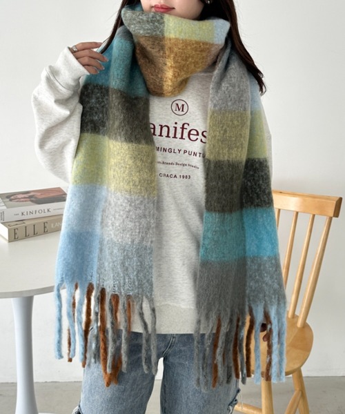 CLEA(クレア)の「マルチチェックボリュームフリンジマフラー(マフラー・レディース・オレンジ/イエロー/ブラウン/ブルー/ミント/ピンク/ライトピンク/パープル・FREE)」の12枚目の写真