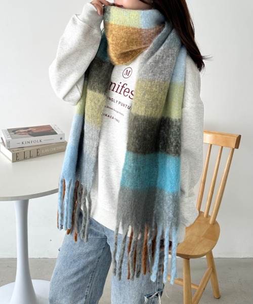 CLEA(クレア)の「マルチチェックボリュームフリンジマフラー(マフラー・レディース・オレンジ/イエロー/ブラウン/ブルー/ミント/ピンク/ライトピンク/パープル・FREE)」の14枚目の写真