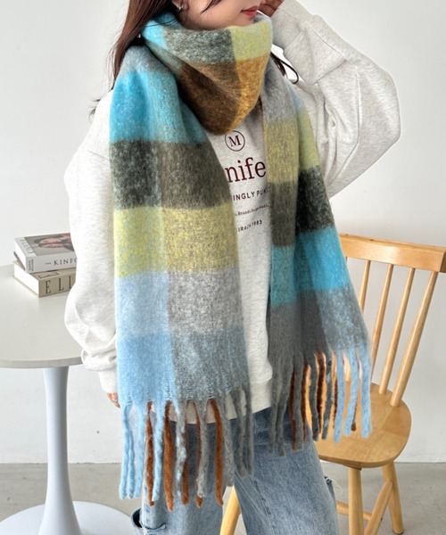 CLEA(クレア)の「マルチチェックボリュームフリンジマフラー(マフラー・レディース・オレンジ/イエロー/ブラウン/ブルー/ミント/ピンク/ライトピンク/パープル・FREE)」の13枚目の写真