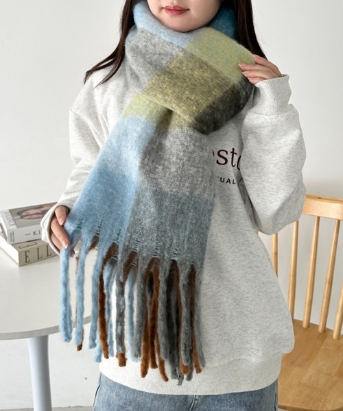 CLEA(クレア)の「マルチチェックボリュームフリンジマフラー(マフラー・レディース・オレンジ/イエロー/ブラウン/ブルー/ミント/ピンク/ライトピンク/パープル・FREE)」の9枚目の写真