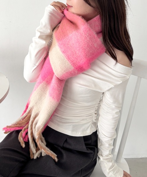 CLEA(クレア)の「マルチチェックボリュームフリンジマフラー(マフラー・レディース・オレンジ/イエロー/ブラウン/ブルー/ミント/ピンク/ライトピンク/パープル・FREE)」の22枚目の写真