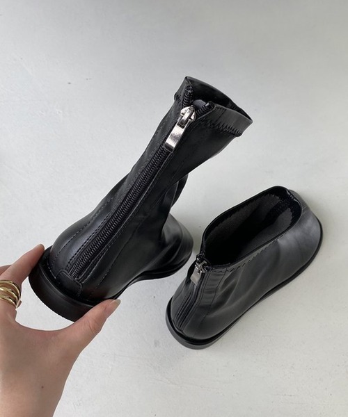 shoes365(シューズスリーシックスファイヴ)の「【shoes365】ソフトレザー スクエアトゥ フラットショートブーツ(ブーツ・レディース・ブラック/チョコ・22.5cm/23.0cm/23.5cm/24.0cm/24.5cm/25.0cm)」の8枚目の写真