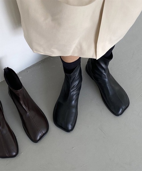 shoes365(シューズスリーシックスファイヴ)の「【shoes365】ソフトレザー スクエアトゥ フラットショートブーツ(ブーツ・レディース・ブラック/チョコ・22.5cm/23.0cm/23.5cm/24.0cm/24.5cm/25.0cm)」の7枚目の写真