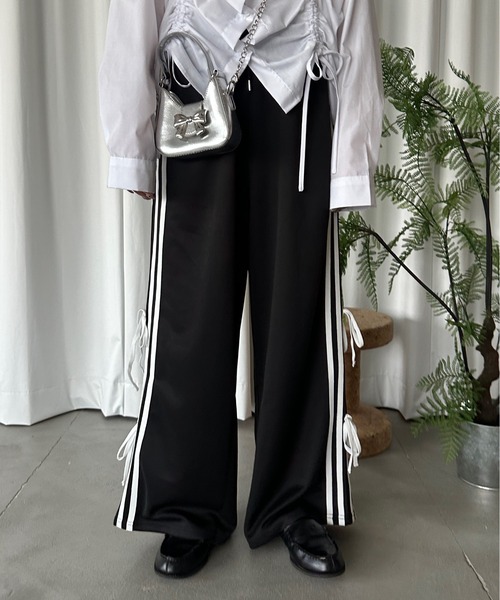 kutir(クティール)の「ラインリボンワイドトラックパンツ(その他パンツ・レディース・ブラック/ボルドー/ブルー・LARGE/MEDIUM)」の4枚目の写真