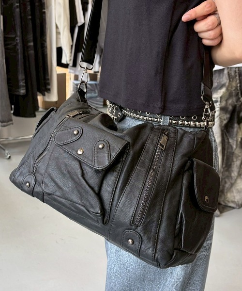 Never mind the XU / Chikashitsu+（ネバーマインド ザ エックスユー / チカシツプラス）の「【nmtc+】2way coating pocket shoulder bag / 【エヌエムティーシープラス】ツーウェイコーティングポケットショルダーバッグ＜着用動画あり＞（ショルダーバッグ・メンズ・ブラック・ONE SIZE）」の13枚目の写真