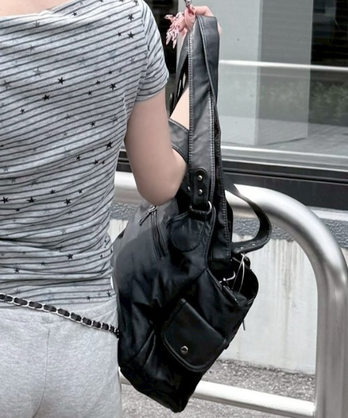 Never mind the XU / Chikashitsu+（ネバーマインド ザ エックスユー / チカシツプラス）の「【nmtc+】2way coating pocket shoulder bag / 【エヌエムティーシープラス】ツーウェイコーティングポケットショルダーバッグ＜着用動画あり＞（ショルダーバッグ・メンズ・ブラック・ONE SIZE）」の20枚目の写真