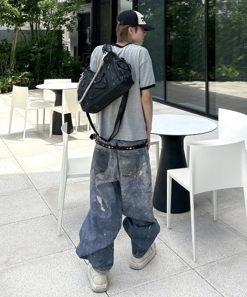 Never mind the XU / Chikashitsu+（ネバーマインド ザ エックスユー / チカシツプラス）の「【nmtc+】2way coating pocket shoulder bag / 【エヌエムティーシープラス】ツーウェイコーティングポケットショルダーバッグ＜着用動画あり＞（ショルダーバッグ・メンズ・ブラック・ONE SIZE）」の18枚目の写真