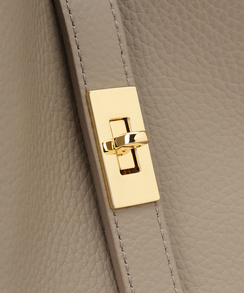 La TOTALITE(ラトータリテ)の「【VIOLAd’ORO/ヴィオラドーロ】レザーショルダーBAG(ショルダーバッグ・レディース・ブラック/ベージュ・FREE)」の5枚目の写真