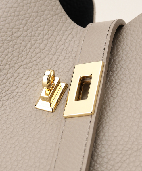 La TOTALITE(ラトータリテ)の「【VIOLAd’ORO/ヴィオラドーロ】レザーショルダーBAG(ショルダーバッグ・レディース・ブラック/ベージュ・FREE)」の4枚目の写真