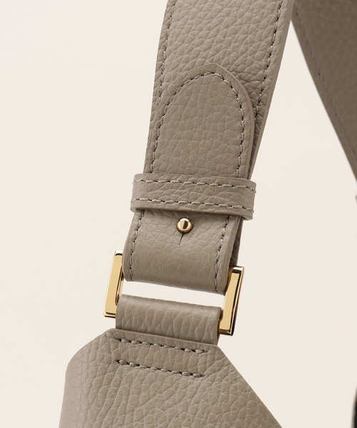 La TOTALITE(ラトータリテ)の「【VIOLAd’ORO/ヴィオラドーロ】レザーショルダーBAG(ショルダーバッグ・レディース・ブラック/ベージュ・FREE)」の3枚目の写真
