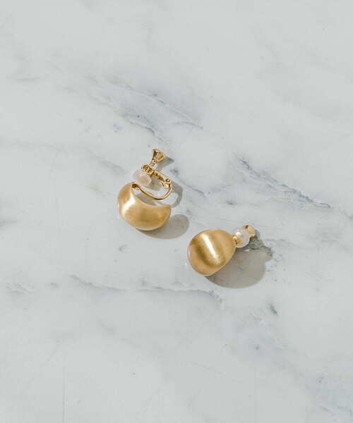 SMELLY（スメリー）の「プックリメタルマットイヤリング（イヤリング・レディース・ゴールド/シルバー・-）」の5枚目の写真