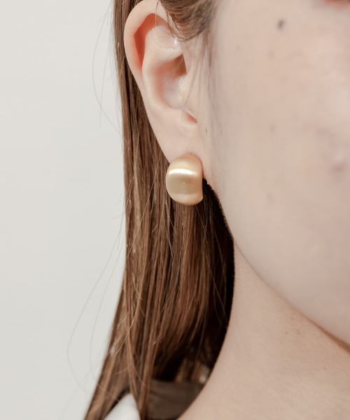 SMELLY（スメリー）の「プックリメタルマットイヤリング（イヤリング・レディース・ゴールド/シルバー・-）」の6枚目の写真