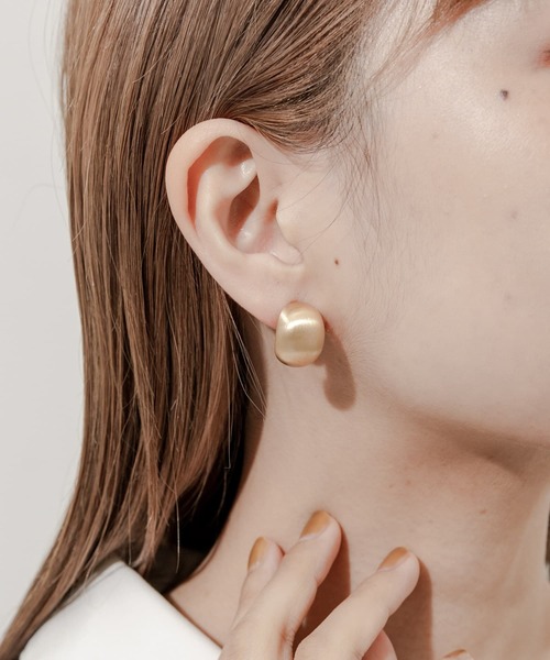 SMELLY（スメリー）の「プックリメタルマットイヤリング（イヤリング・レディース・ゴールド/シルバー・-）」の7枚目の写真