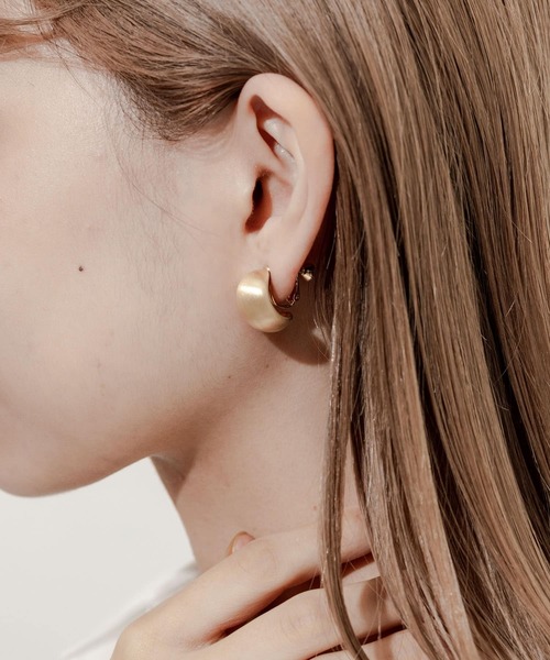 SMELLY（スメリー）の「プックリメタルマットイヤリング（イヤリング・レディース・ゴールド/シルバー・-）」の9枚目の写真