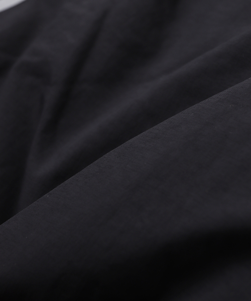 and wander（アンドワンダー）の「GRAMICCI × and wander Down Jacket GUJ4-F3000-M（ダウンジャケット/コート・メンズ・オレンジ/ブラック・MEDIUM/LARGE）」の8枚目の写真