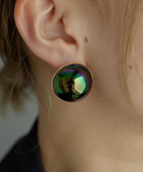 ear PAPILLONNER(イアパピヨネ)の「BIGオーロラカボションピアス(ピアス(両耳用)・レディース・ホワイト/ブラック・FREE)」の10枚目の写真