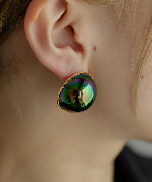 ear PAPILLONNER(イアパピヨネ)の「BIGオーロラカボションピアス(ピアス(両耳用)・レディース・ホワイト/ブラック・FREE)」の11枚目の写真