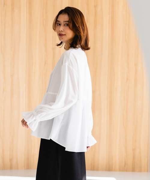 studio CLIP（スタディオクリップ）の「しわになりにくい柔らか華やぎブラウス[プラスサイズあり]《オケージョン2025》（シャツ/ブラウス・レディース・オフホワイト/クリーム/ライトブルー・FREE/ﾌﾘｰ(L)）」の17枚目の写真