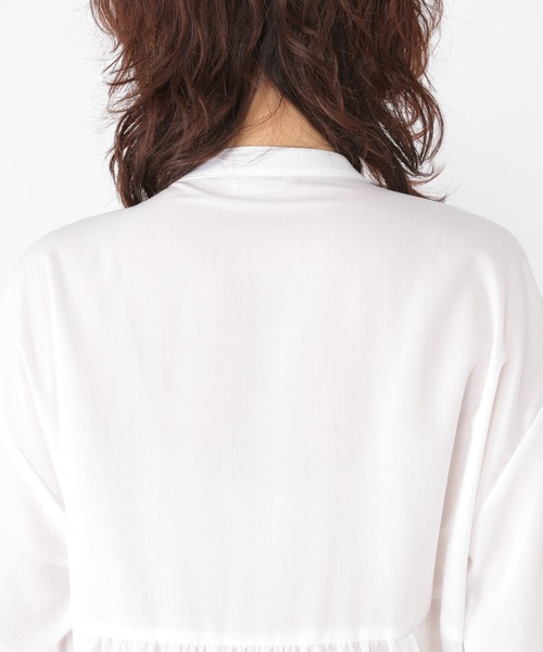 studio CLIP（スタディオクリップ）の「しわになりにくい柔らか華やぎブラウス[プラスサイズあり]《オケージョン2025》（シャツ/ブラウス・レディース・オフホワイト/クリーム/ライトブルー・FREE/ﾌﾘｰ(L)）」の7枚目の写真