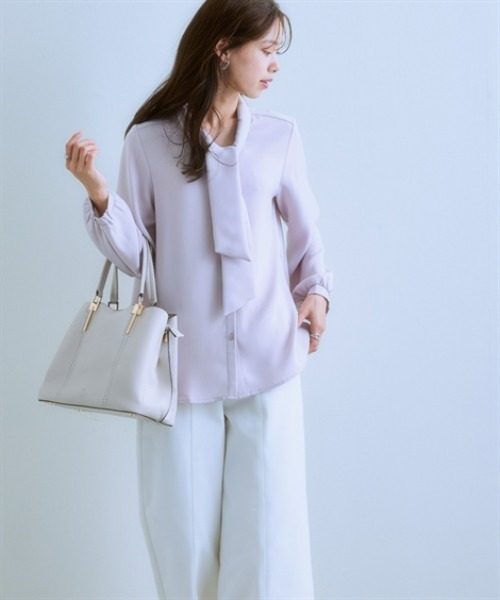 7days Life Styling(セブンデイズライフスタイリング)の「ストレッチパウダーサテンボウタイブラウス(しわになりにくい・速乾・洗濯機OK・UVカット)(シャツ/ブラウス・レディース・グレイッシュベージュ/オフホワイト/ネイビー/サックスブルー/ブルー・S/M/L/LL/4L/5L/3L/6L)」の14枚目の写真