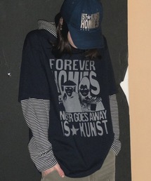 ISTKUNST | A'GEM/9 × .kom 『ISTKUNST/イストクンスト』 FOREVER HOMIES LAYERED LS TEE/FOREVER HOMIESレイヤード長袖カットソー(Tシャツ/カットソー)