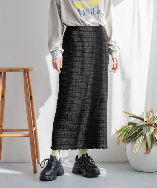 LOWRYS FARM（ローリーズファーム）の「ミニシャーリングタイトスカート　293649（スカート・レディース・ブルー/ブラック/アイボリー/ブラウン・FREE）」の2枚目の写真