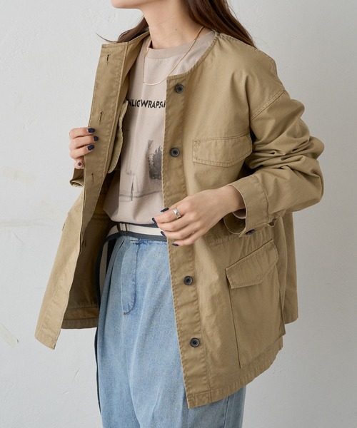PUAL CE CIN（ピュアルセシン）の「ノーカラーミリタリーブルゾン（ミリタリージャケット・レディース・ベージュ/カーキ・FREE）」の4枚目の写真