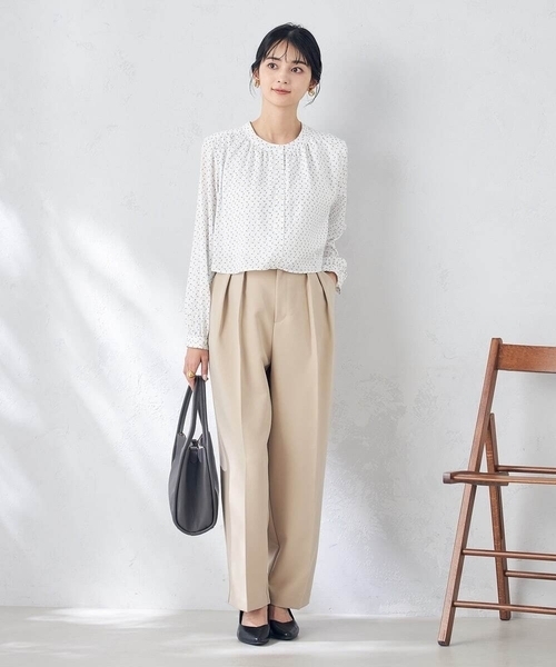 a.v.v（アーヴェヴェ）の「ソフトフェイクレザートート（トートバッグ・レディース・アイボリー/チャコールグレー・38）」の4枚目の写真