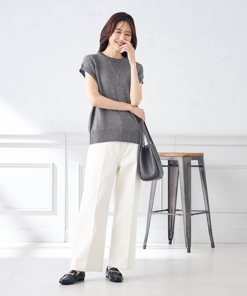 a.v.v（アーヴェヴェ）の「ソフトフェイクレザートート（トートバッグ・レディース・アイボリー/チャコールグレー・38）」の5枚目の写真