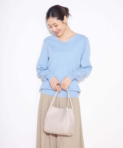 a.v.v（アーヴェヴェ）の「ソフトフェイクレザートート（トートバッグ・レディース・アイボリー/チャコールグレー・38）」の9枚目の写真