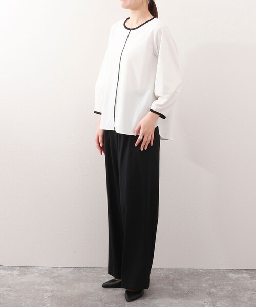 MICO COULIER（ミコクリエ）の「《オケージョン対応》カットジョーゼット配色ブラウス（シャツ/ブラウス・レディース・オフホワイト/ダークネイビー・38）」の4枚目の写真