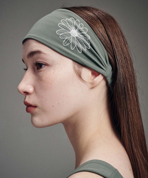 Mardi Mercredi（マルディメクルディ）の「BEURRE ULTIMATE COMFORT wide headband theflower（ヘアバンド・レディース・ベージュ/ピンク/カーキ/ネイビー/ブラック系その他/チャコール/ダークブルー・FREE）」の5枚目の写真