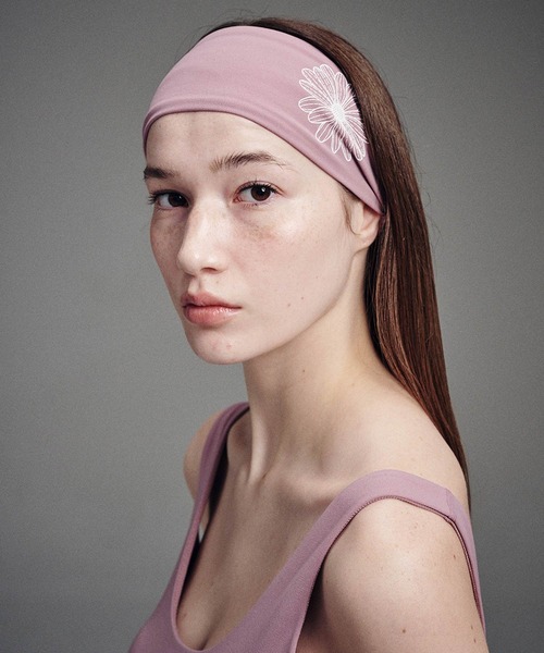 Mardi Mercredi（マルディメクルディ）の「BEURRE ULTIMATE COMFORT wide headband theflower（ヘアバンド・レディース・ベージュ/ピンク/カーキ/ネイビー/ブラック系その他/チャコール/ダークブルー・FREE）」の7枚目の写真