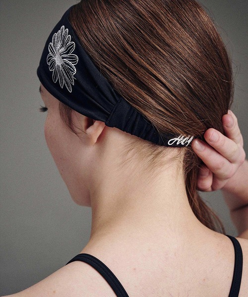 Mardi Mercredi（マルディメクルディ）の「BEURRE ULTIMATE COMFORT wide headband theflower（ヘアバンド・レディース・ベージュ/ピンク/カーキ/ネイビー/ブラック系その他/チャコール/ダークブルー・FREE）」の10枚目の写真