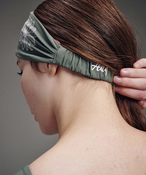 Mardi Mercredi（マルディメクルディ）の「BEURRE ULTIMATE COMFORT wide headband theflower（ヘアバンド・レディース・ベージュ/ピンク/カーキ/ネイビー/ブラック系その他/チャコール/ダークブルー・FREE）」の18枚目の写真