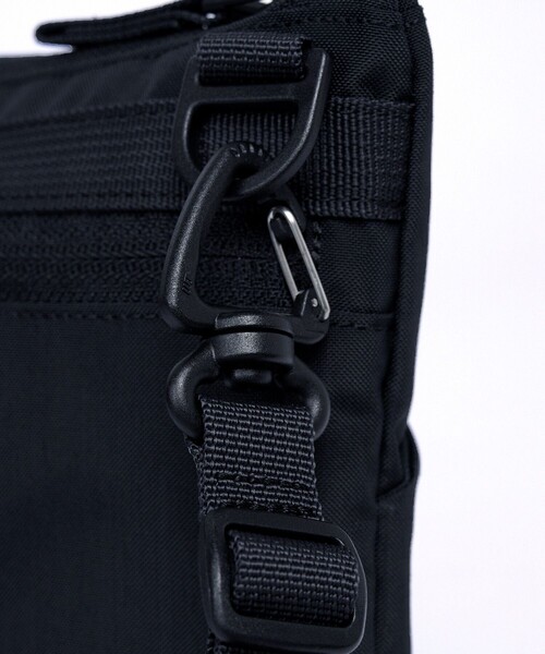 AIGLE（エーグル）の「撥水 サコッシュ ショルダーバッグ（ショルダーバッグ・レディース・ブラック/モスグリーン・FREE）」の8枚目の写真