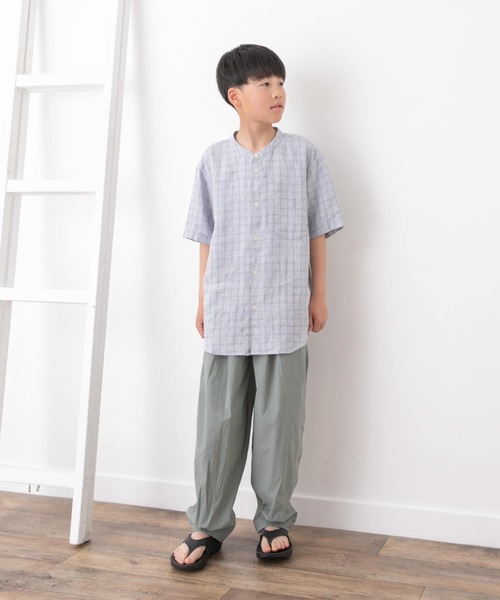 URBAN RESEARCH DOORS（アーバンリサーチドアーズ）の「『WEB/一部店舗限定サイズ』撥水タックワイドパンツ(KIDS)（その他パンツ・キッズ・スミクロ/カーキ・105/150/120/135）」の3枚目の写真