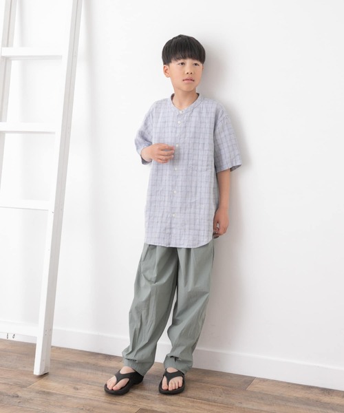 URBAN RESEARCH DOORS（アーバンリサーチドアーズ）の「『WEB/一部店舗限定サイズ』撥水タックワイドパンツ(KIDS)（その他パンツ・キッズ・スミクロ/カーキ・105/150/120/135）」の4枚目の写真