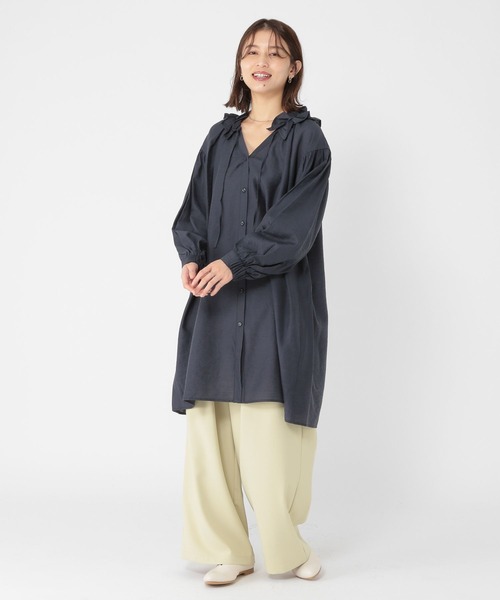 studio CLIP（スタディオクリップ）の「フリルカラーチュニック丈ワンピース（ワンピース・レディース・ネイビー/モカ・FREE）」の13枚目の写真