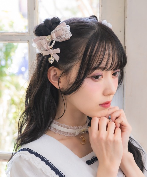 ROJITA（ロジータ）の「ギャザーレースレイヤードクリップセット（バレッタ/ヘアクリップ・レディース・ブラック/ブルー/ホワイト/ピンク・FREE）」の4枚目の写真