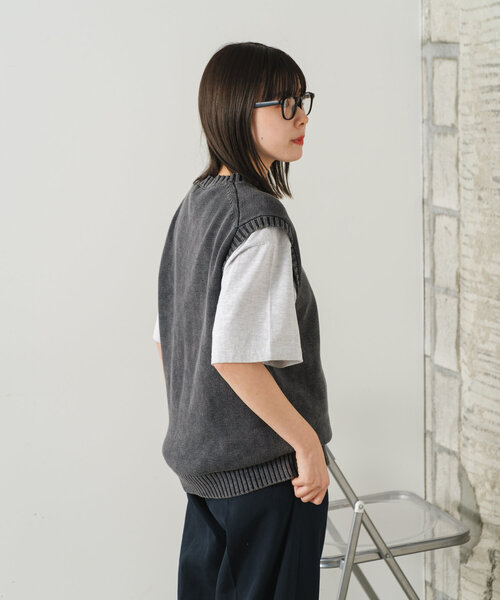 WHIMSIC（ウィムジック）の「*【WHIMSIC】サンフェードニットベスト（ベスト・レディース・チャコールグレー/ベージュ・FREE）」の4枚目の写真