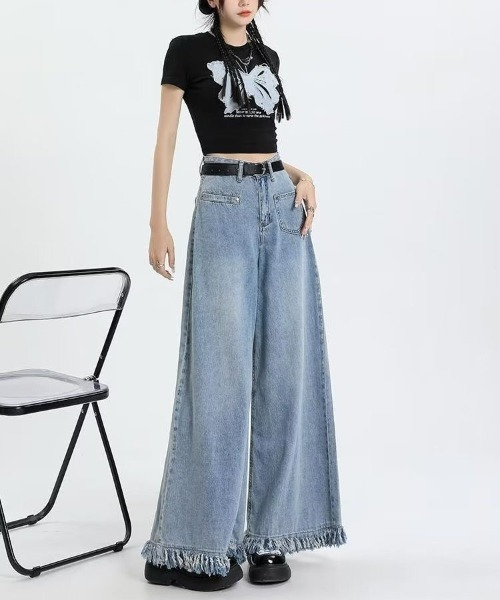gossip！ロサンゼルス（ゴシップロサンゼルス）の「裾フリンジ ワイドシルエットデニムパンツ（デニムパンツ・レディース・ライトブルー・S/M）」の2枚目の写真