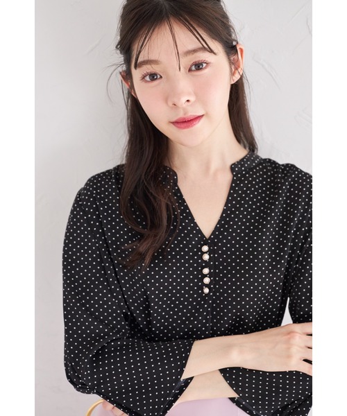 tocco closet(トッコ クローゼット)の「パール付きスキッパータックスリーブブラウス(シャツ/ブラウス・レディース・その他/オフホワイト/ネイビー/その他1・M)」の3枚目の写真