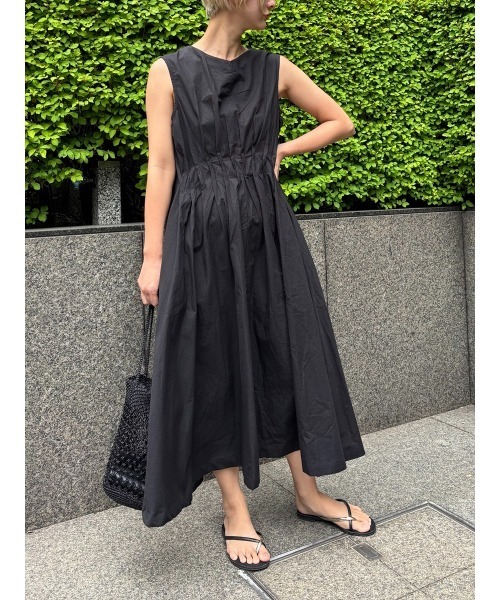 Day and Grade（デイアンドグレイド）の「綿ブロードタックノースリOP（ワンピース・レディース・ネイビー/ブラック・FREE）」の3枚目の写真