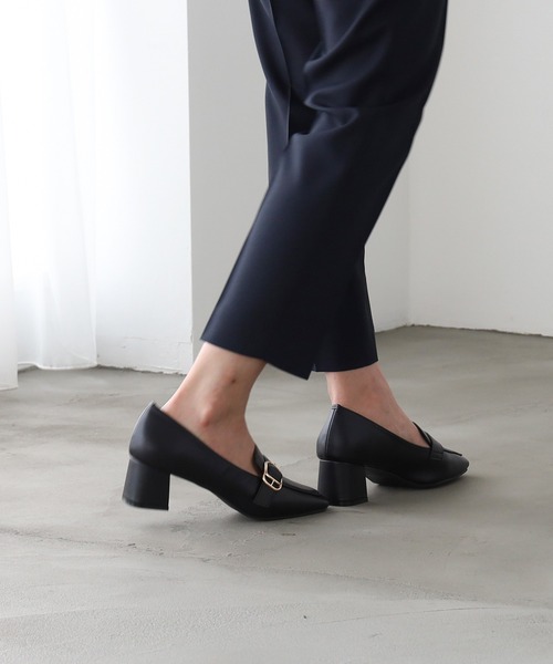 TRUDEA(トルディア)の「ベルトデザインヒールパンプス(パンプス・レディース・ブラウン/アイボリー/ブラック/グレイッシュベージュ/モカ・SMALL/MEDIUM/LARGE)」の8枚目の写真