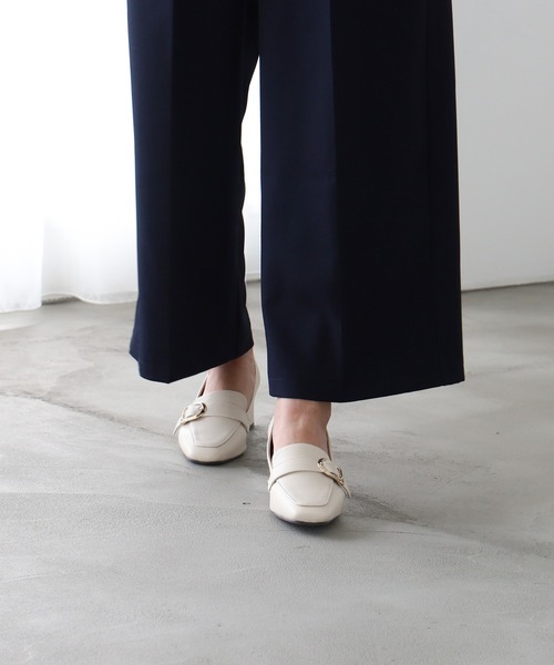 TRUDEA(トルディア)の「ベルトデザインヒールパンプス(パンプス・レディース・ブラウン/アイボリー/ブラック/グレイッシュベージュ/モカ・SMALL/MEDIUM/LARGE)」の9枚目の写真