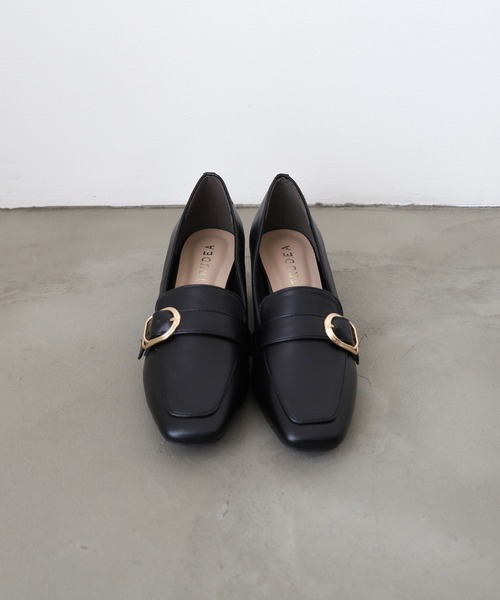 TRUDEA(トルディア)の「ベルトデザインヒールパンプス(パンプス・レディース・ブラウン/アイボリー/ブラック/グレイッシュベージュ/モカ・SMALL/MEDIUM/LARGE)」の13枚目の写真