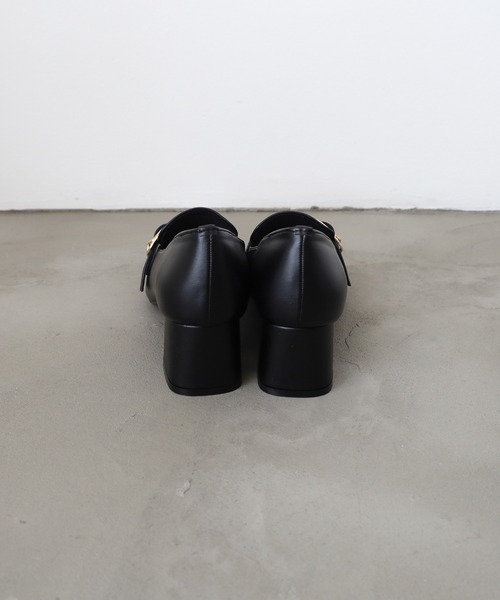 TRUDEA(トルディア)の「ベルトデザインヒールパンプス(パンプス・レディース・ブラウン/アイボリー/ブラック/グレイッシュベージュ/モカ・SMALL/MEDIUM/LARGE)」の16枚目の写真